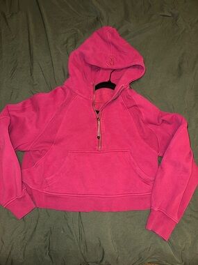 Lululemon Hooded Cropped Scuba
Raspberry M/L